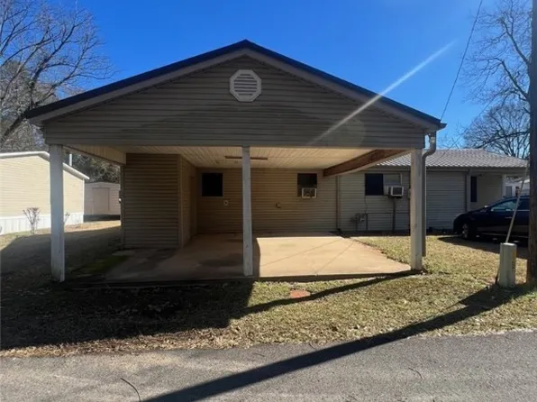 370 M A Sanders St, Moundville, AL 35474