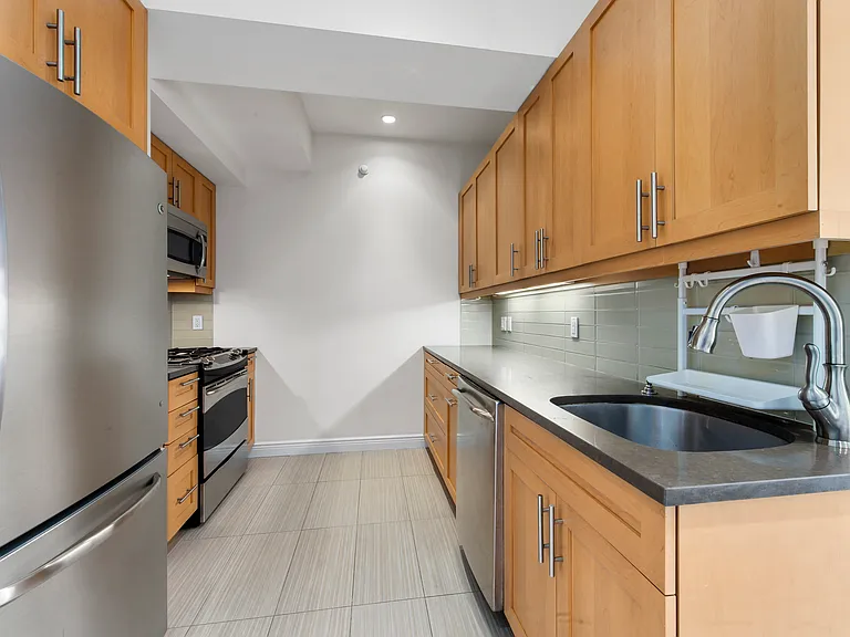 30-11 21st St #6D — Photo 7
