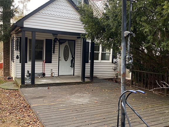3rd image of 46 Leonard St