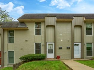 332 College Park Dr, Coraopolis, PA 15108
