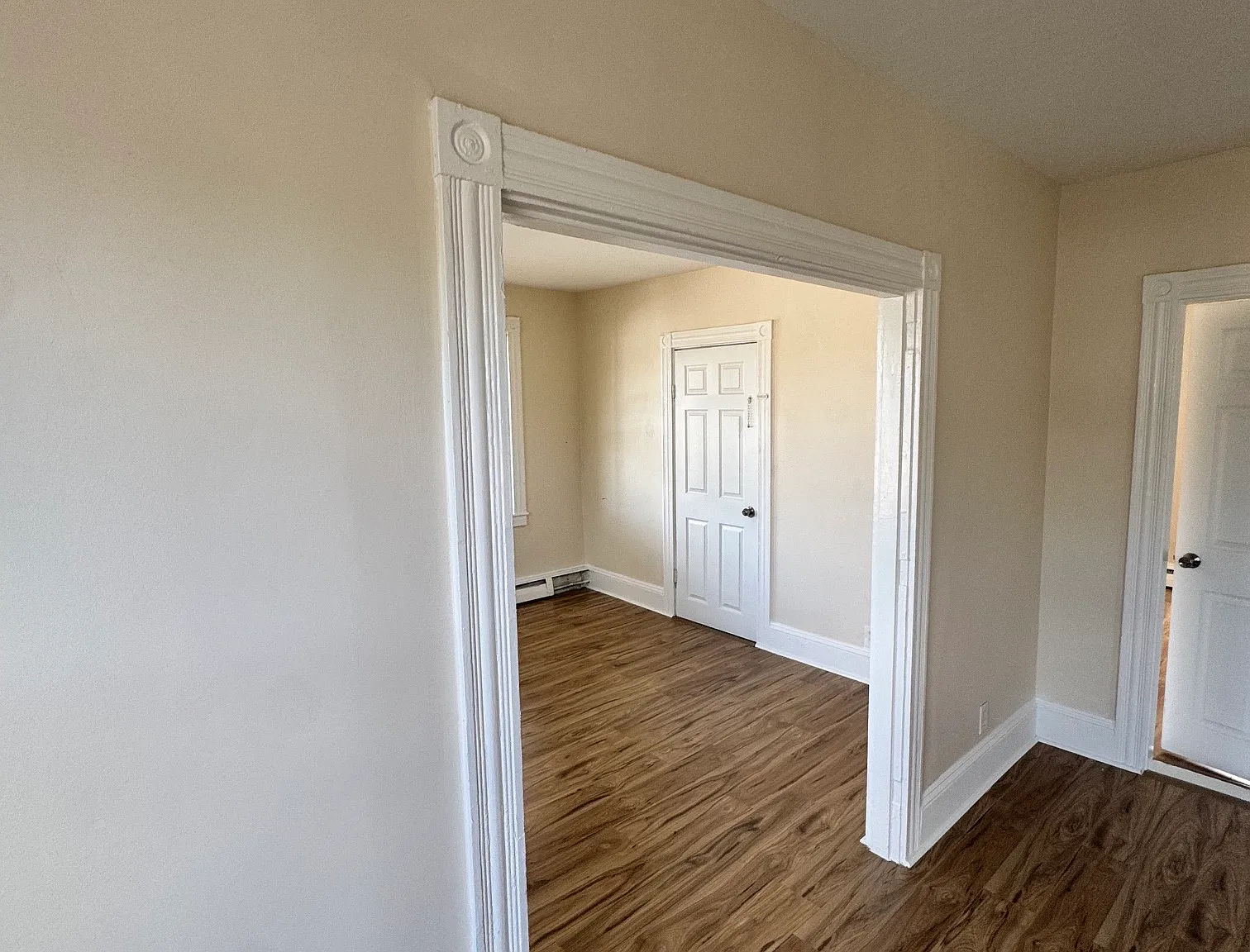 3 bed, 1400 sqft, $1,998 — Photo 2