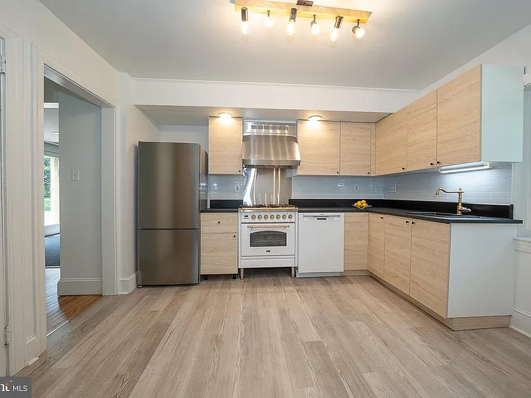 504 Harriton Rd — Photo 25