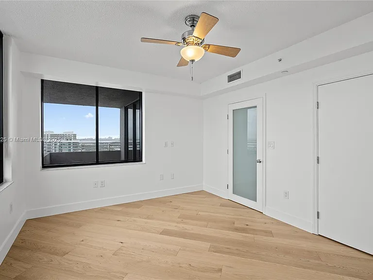 1300 West Ave #2700 — Photo 25