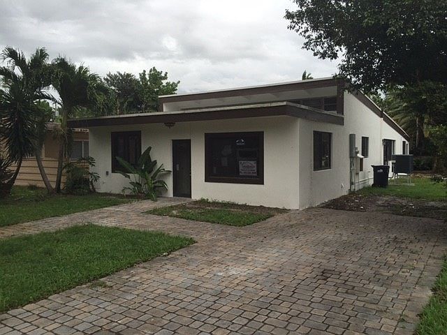 1st image of 580 Glen Way