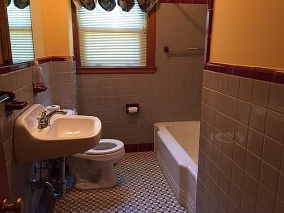 4th image of 31 Mount Carmel St