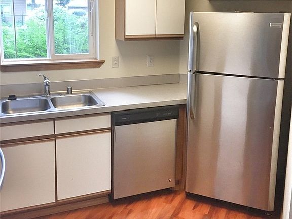 5th image of 15101 Admiralty Way APT 107