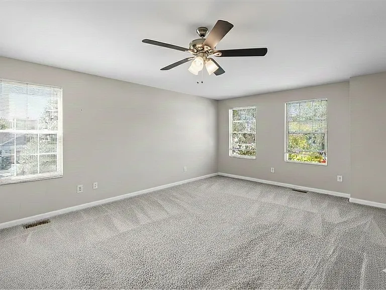 5204 Brighton Ln — Photo 4