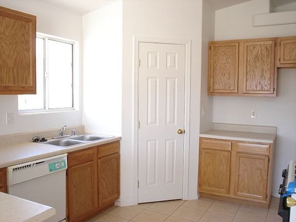 Lots of storage in Kitchen