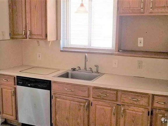 5th image of 15653 Crescentwood Ave