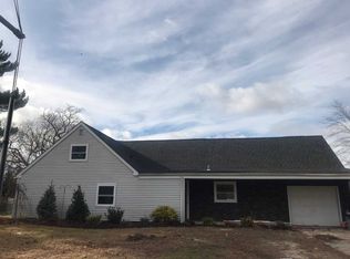 142 Holbrook Rd, Holbrook, NY 11741