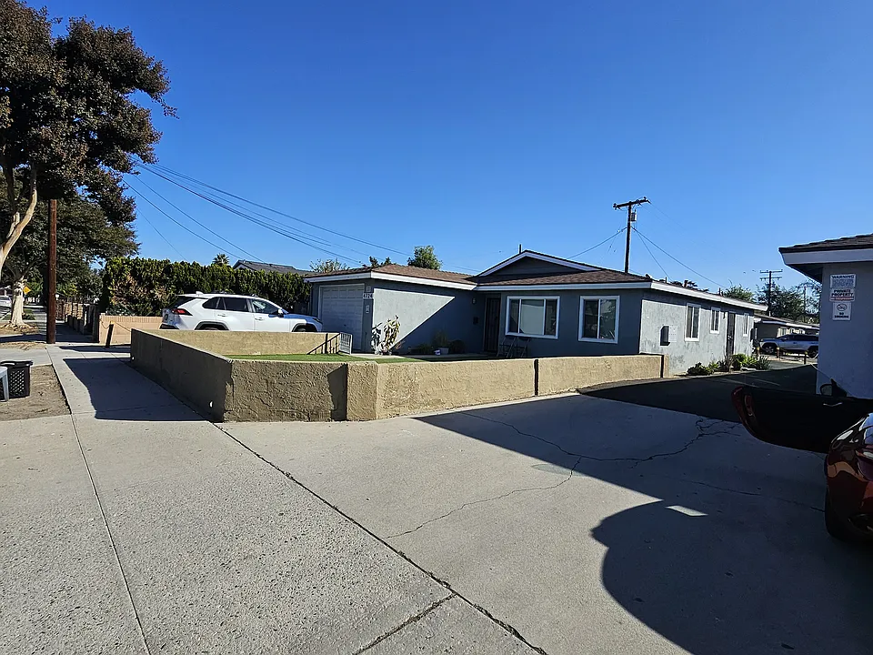 4724 Walnut Ave #B