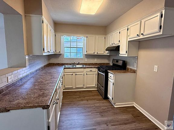4th image of 701 Hillview St