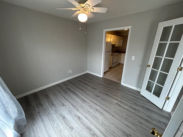 1525 Middleborough Ct — Photo 11