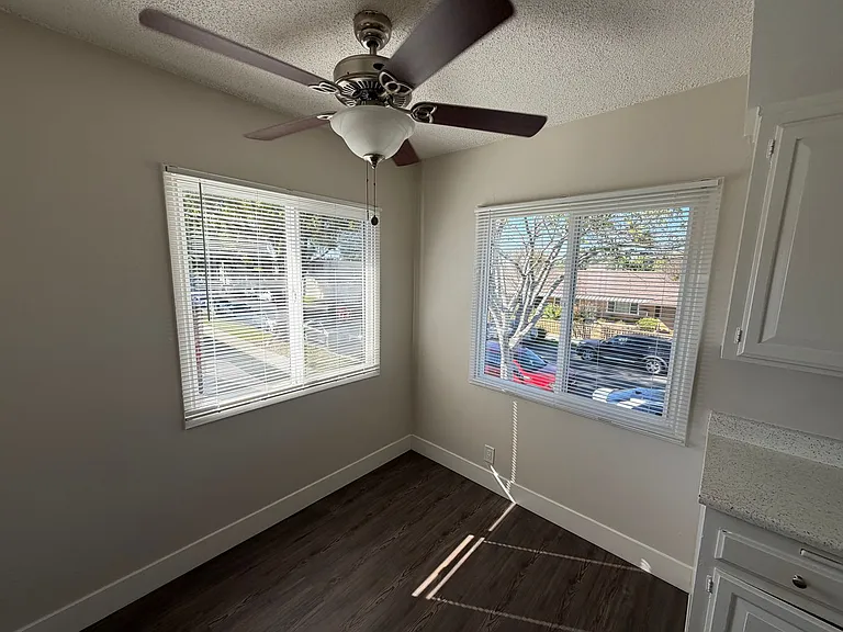 Spacious 1 Bedroom/1 Bathroom Apartment - $500 Off Move In + Reimbursed Application Fee — Photo 20