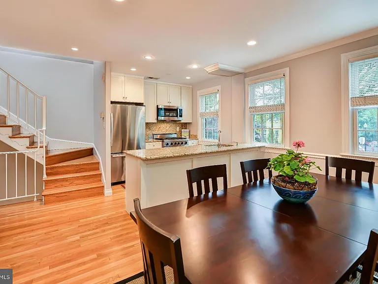 835 New Hampshire Ave NW — Photo 5