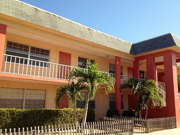 4th image of 3446 Gardenia Pl APT 104