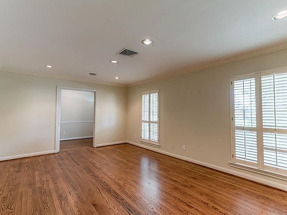 5th image of 9315 Woodmeadow St