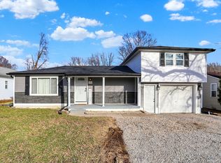 5572 N Clover Elm Dr, Fairland, IN 46126