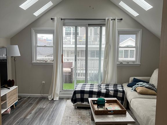 3rd image of 103 Florida St APT 2