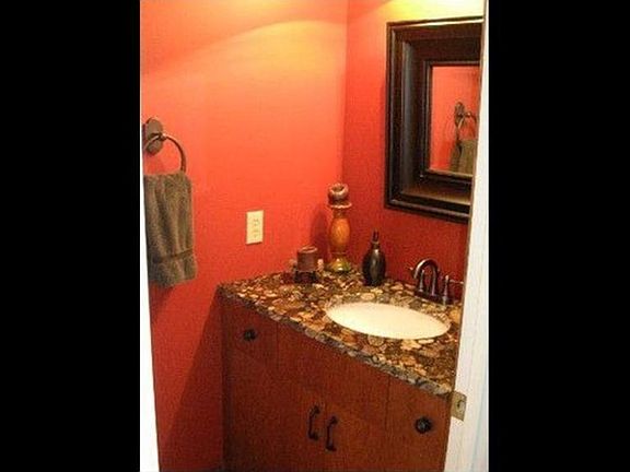 4th image of 2065 Shenandoah Ct Unit F