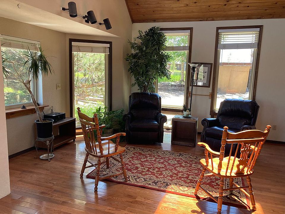 2nd image of 47 Elfin Glen Dr