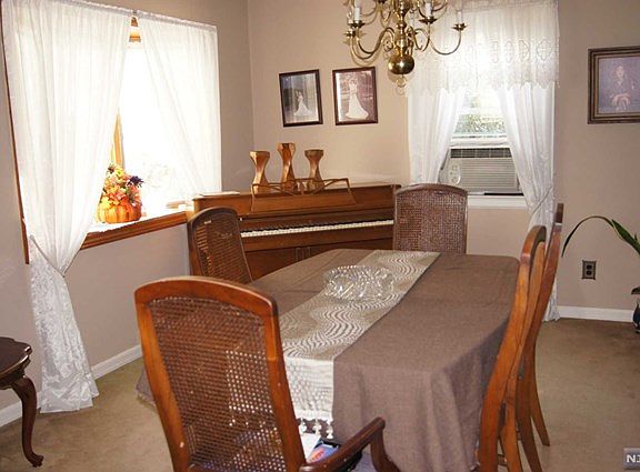 3rd image of 9 Garden Ct S