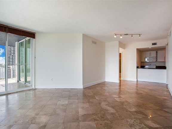 3rd image of 275 NE 18th St APT 1808