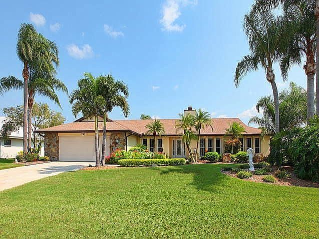 Great Curb Appeal!