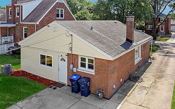 3rd image of 1119 Blanchan Ave