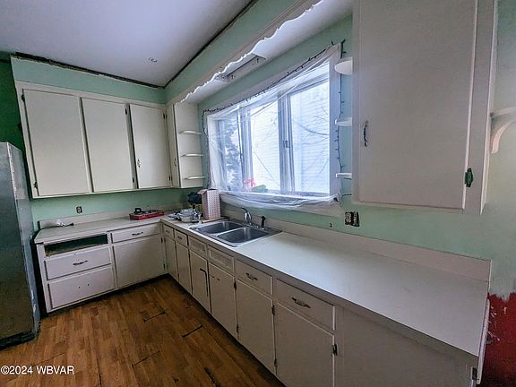 5th image of 110 W Central Ave S