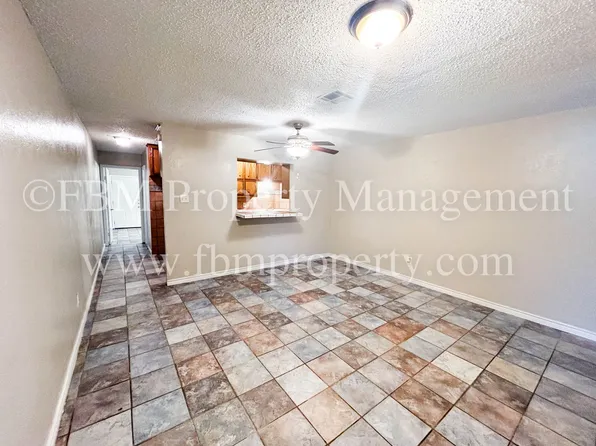 2534 W Sycamore Ave - 2 Bedroom, 1 Bathroom Apartment Home in Corsicana, TX, 2543 W Sycamore Ave, Corsicana, TX 75110