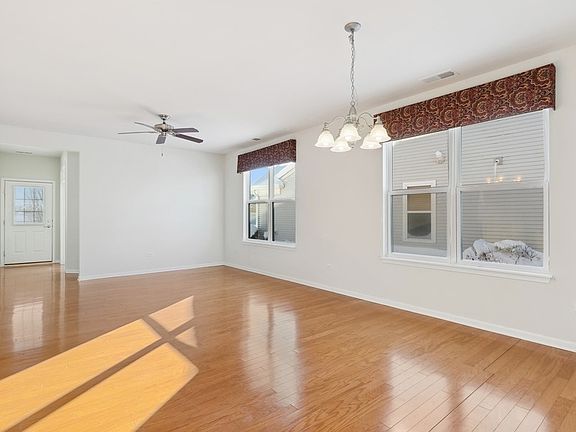 2nd image of 3282 Sheridan Ln