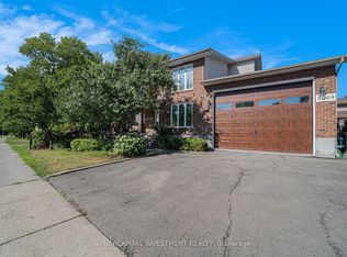 3809 Alderwood St W, Ottawa, ON K1T3R3