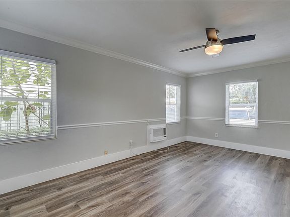 5th image of 1633 NE 4th Pl APT 3