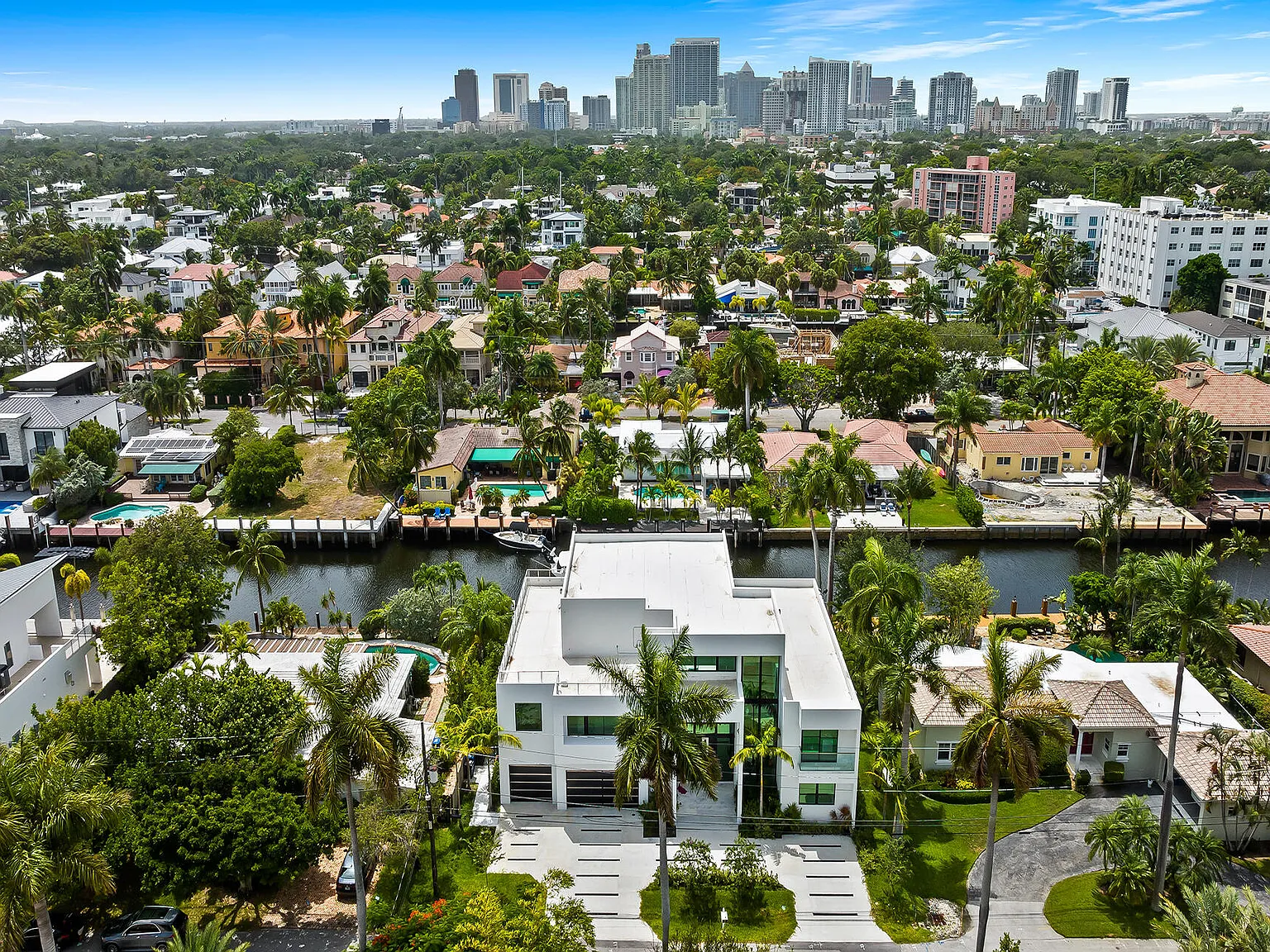 8 bed, 8.5 bath, 6446 sqft, $40,000 — Photo 4