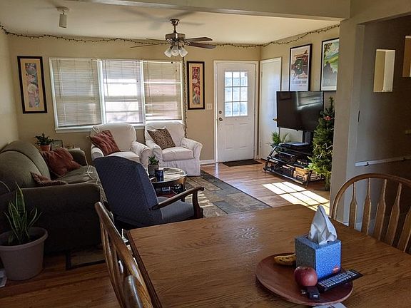 4th image of 844 W 22nd Ter