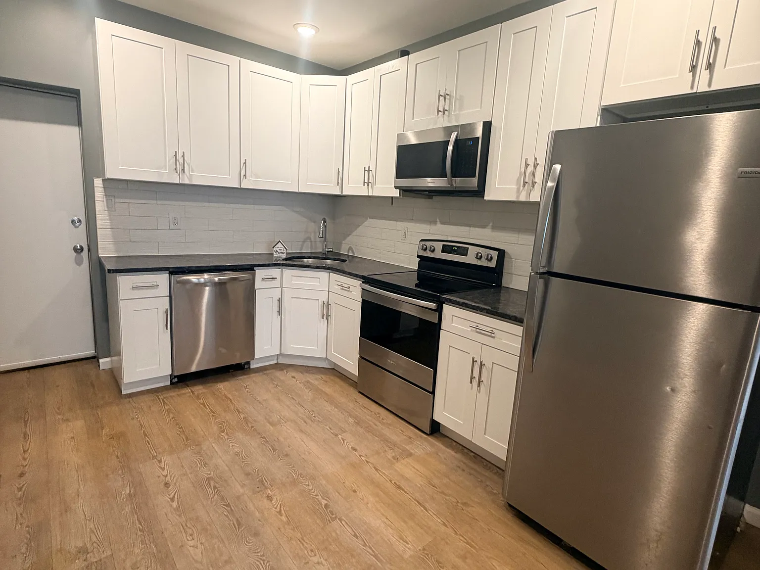 3 bed, 1.5 bath, 1264 sqft, $1,650 — Photo 4