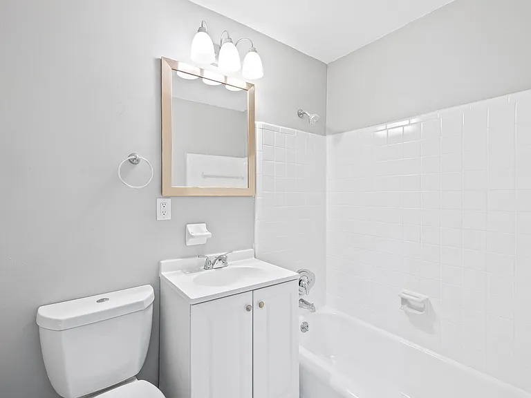 Georgian Oaks Apartments — Photo 15