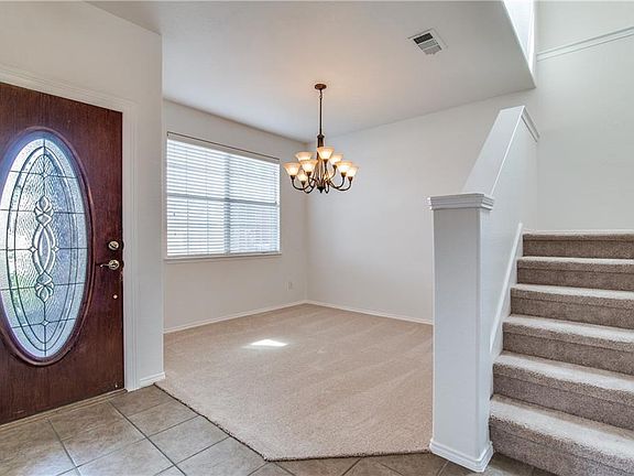 4th image of 812 Starling Ln