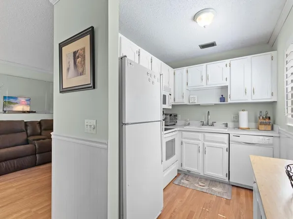 7 VISTA GARDENS TRAIL #105, VERO BEACH, FL 32962