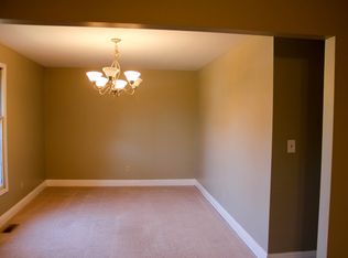 832 Green Lantern Ln, Ballwin, MO 63011