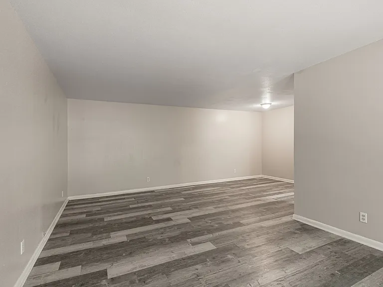 818 University Ave #7 — Photo 5