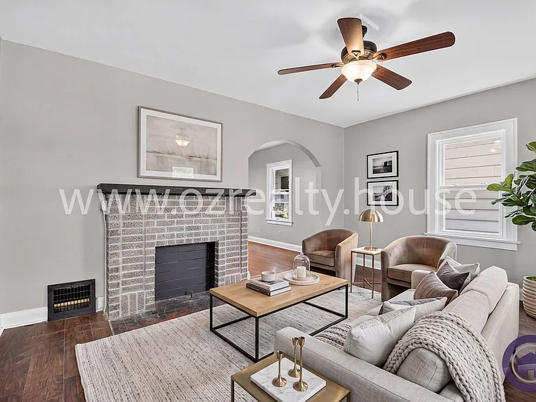 2034 Berkshire Pl — Photo 2