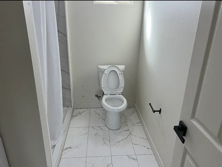 150 E 12th St #1 — Photo 8