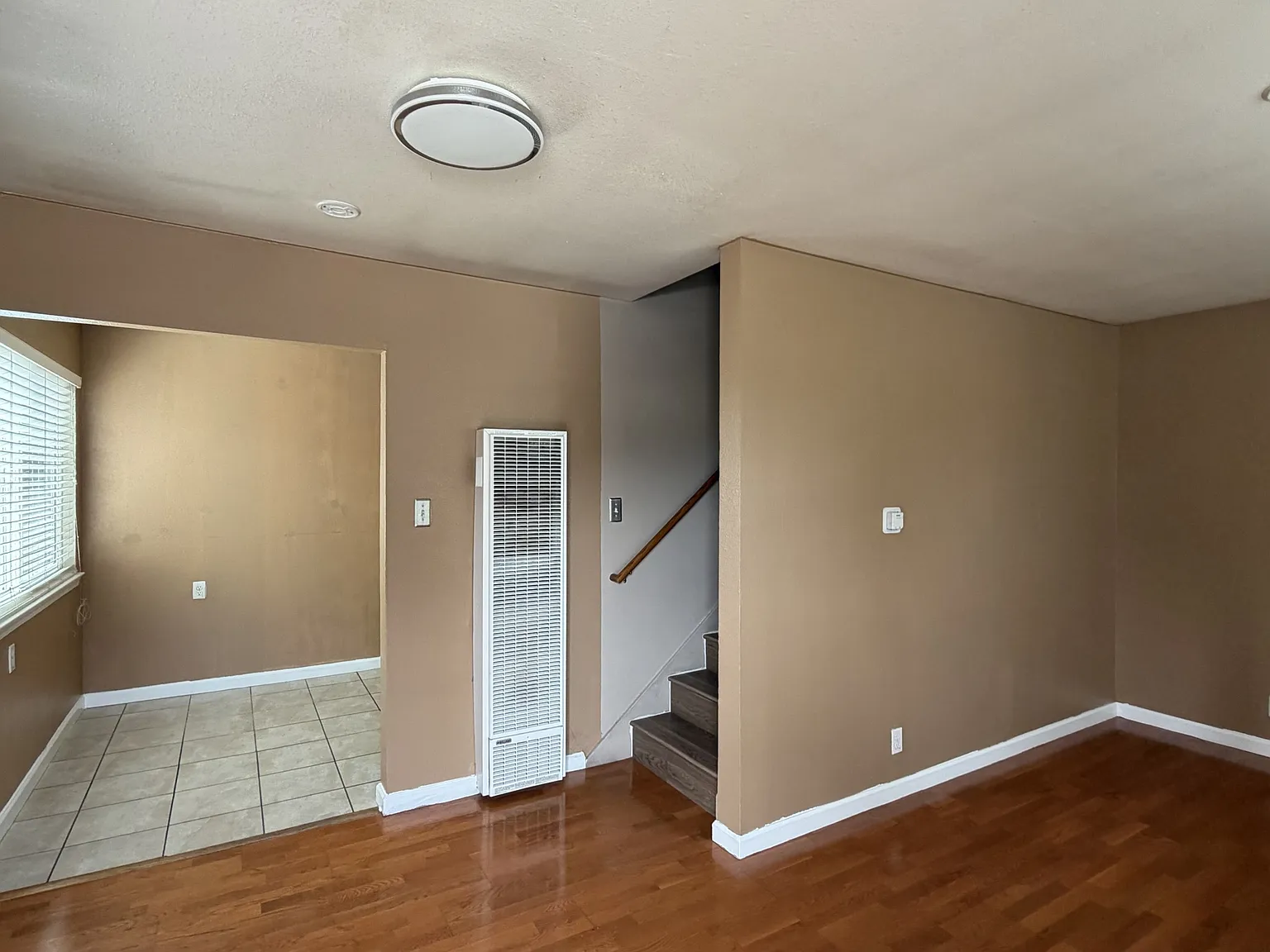 6201-6205 Bromley Ave - 6205 — Photo 4
