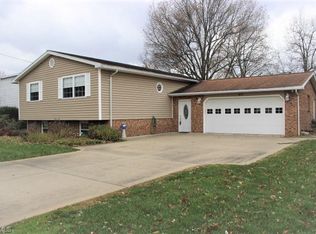 807 Brentwood Dr, Belpre, OH 45714