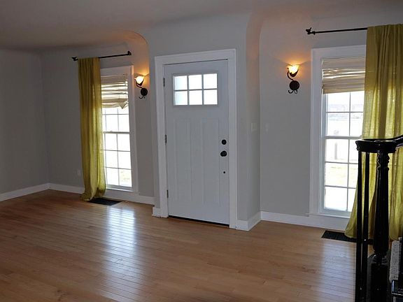 4th image of 2617 Lake Michigan Dr NW