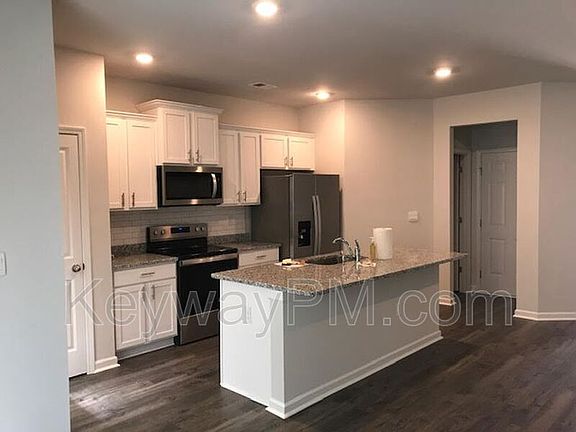 4th image of 3526 Firestone Dr