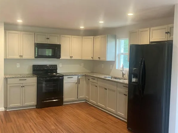 409 S Pinchback Ave #6, Bessemer City, NC 28016