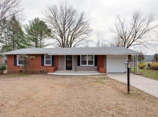411 N Wooddale Rd, Strawberry Plains, TN 37871